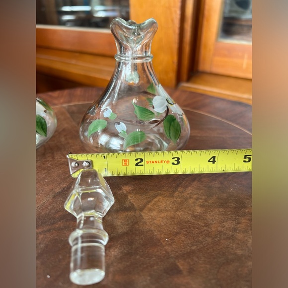 Vtg Cruet Set Hand Painted Glass Pair Floral Dogwood Pattern White Green Brown - Picture 8 of 12